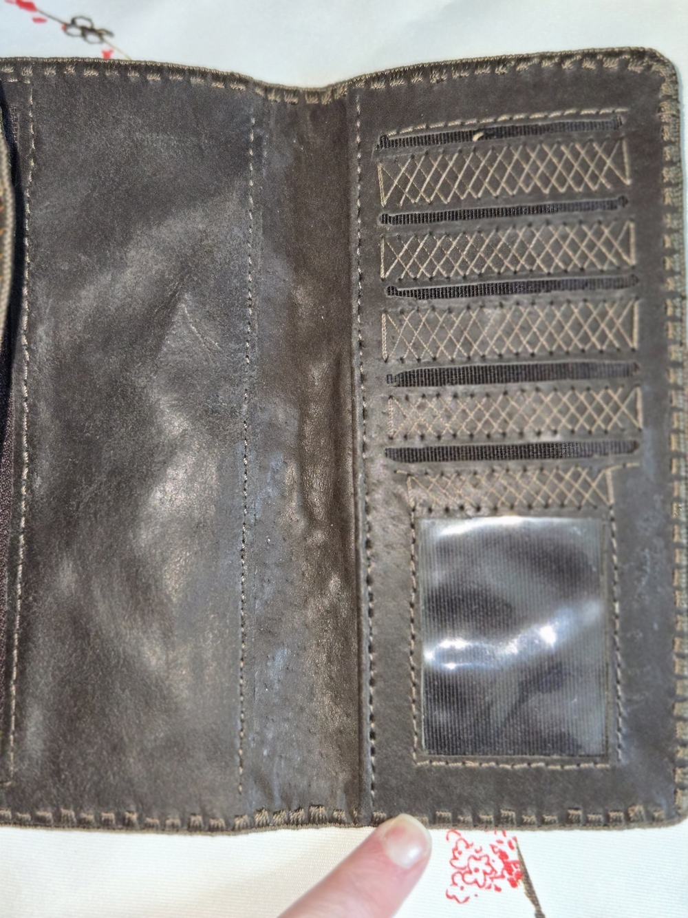 Genuine Leather Vintage Patchwork Wallet in Black and Brown - Picture 5 of 6